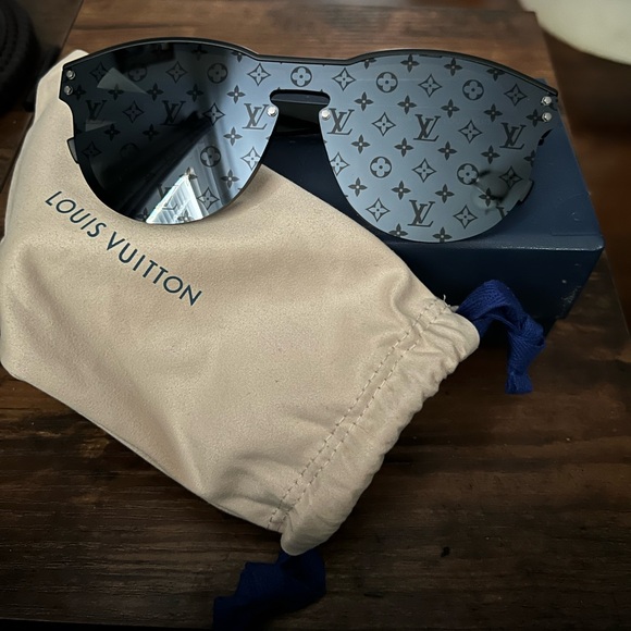 Louis Vuitton Sunglasses (never worn) - Picture 1 of 4